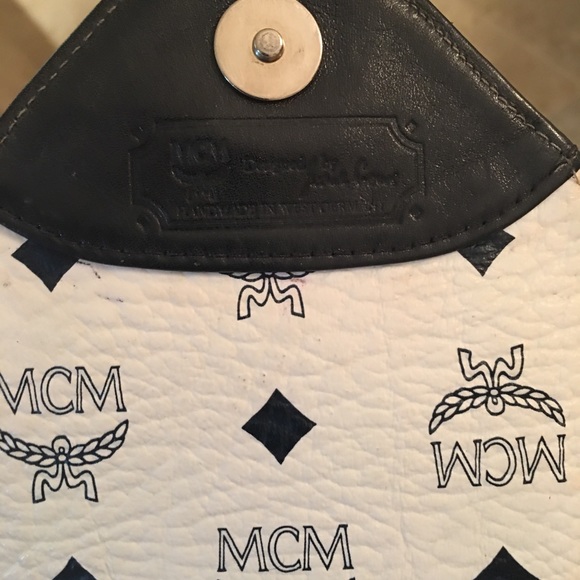 Vintage MCM navy/white signature envelope bag - Picture 3 of 7